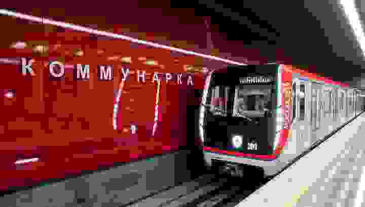 В Москве приостановлено движение поездов между станциями метро "Юго-Западная" и "Коммунарка"