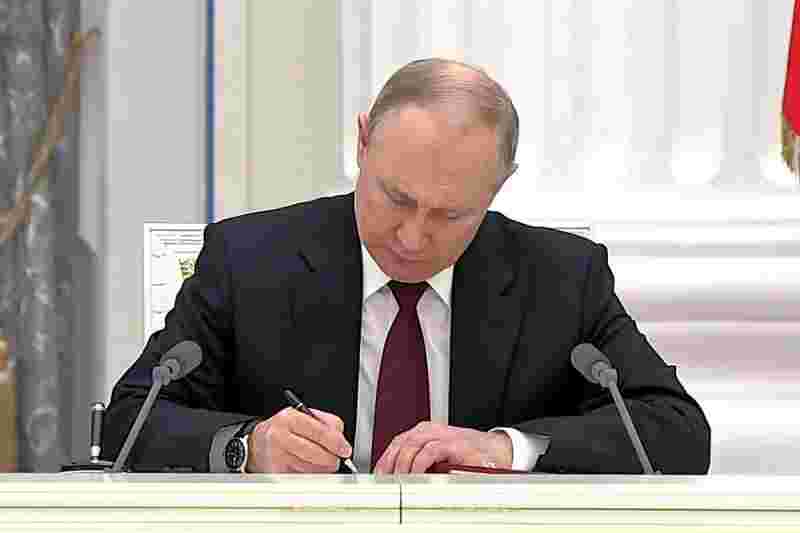 Путин утвердил штрафы за отождествление СССР и нацистской Германии