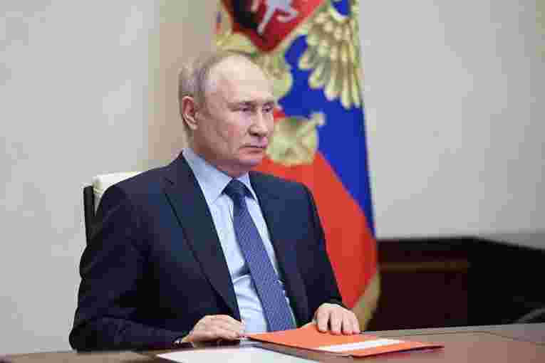 Путин подписал закон о соцподдержке вдов и вдовцов военнослужащих 