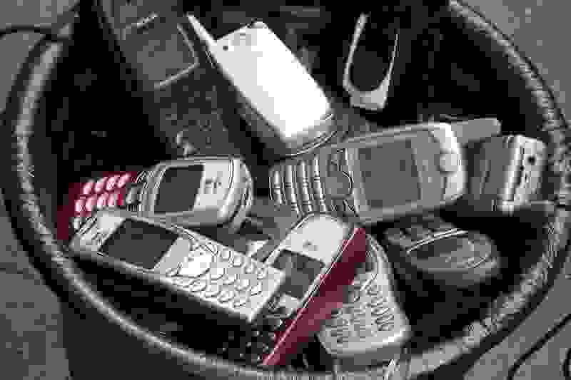 Почему изъятие личных сотовых телефонов допустимо только по решению суда