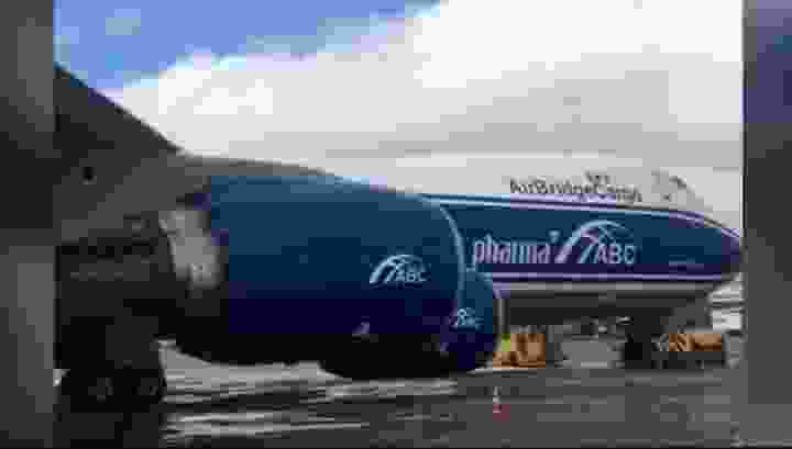 Врезавшийся в столб в Шереметьеве грузовой Boeing сняли на видео