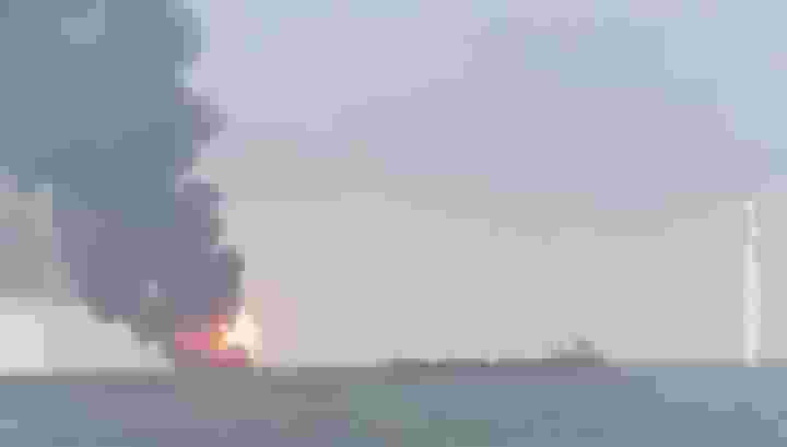Пожар на танкерах: из воды подняли 14 тел моряков