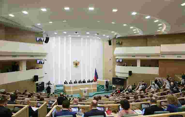 Совфед утвердил указ о введении военного положения в новых регионах РФ 