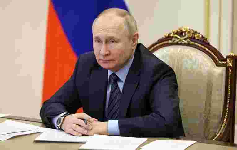 Путин подписал закон о включении в ОП РФ представителей новых регионов 