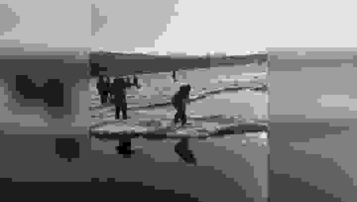 "На краба поехали": на Сахалине оторвало льдину с двумя сотнями рыбаков
