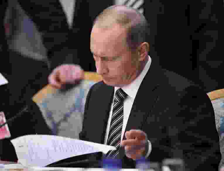 Путин подписал закон о введении специального налогового режима для самозанятых