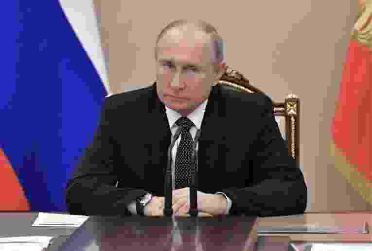 Президент РФ подписал закон о повышении МРОТ в 2019 году 