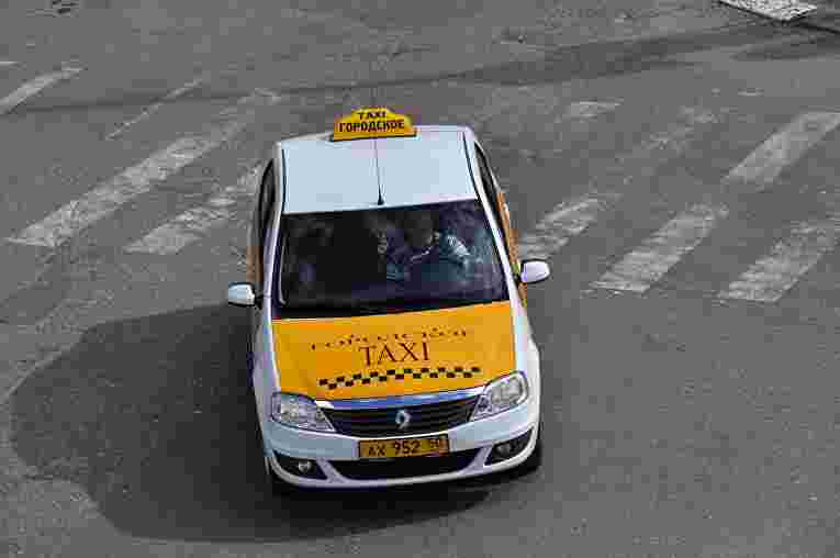 Кабмин поддержал инициативу о контроле усталости таксистов 