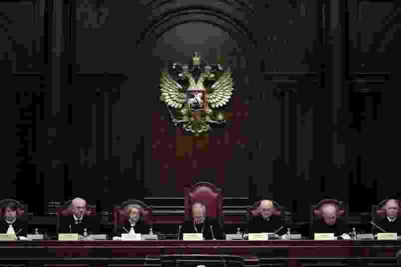 КС РФ разъяснил порядок пересмотра судебных решений