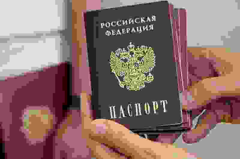 Путин продлил срок действия истекающих паспортов
