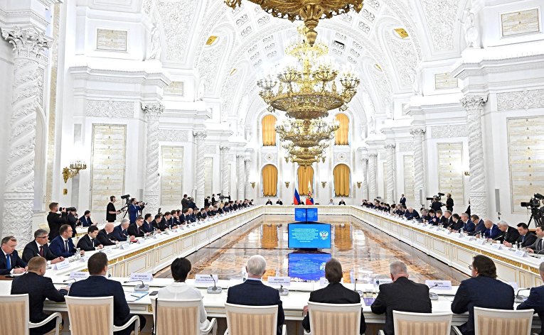 Путин поручил министерствам активно привлекать бизнес к подготовке нацпроектов 