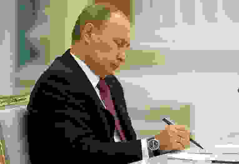 Президент России подписал закон "О правительстве РФ" 