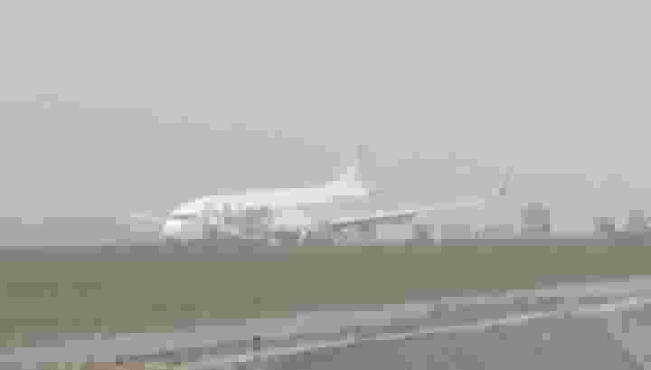 Появилось видео с места ЧП с пассажирским Boeing в Индонезии