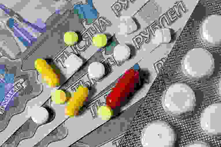 Госдума приняла поправки о штрафах за завышение цен на лекарства 