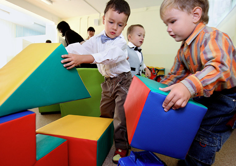В России могут ввести выплату за ребенка, которому не хватило места в детсаду 