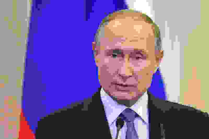 Путин поручил принять меры против наркоторговли в Сети