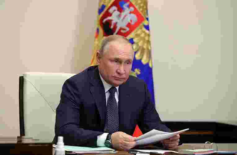 Путин подписал указ о специальных выплатах ветеранам ВОВ, проживающим на Донбассе 