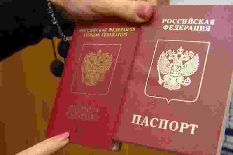 Эксперт рассказал о рисках перехода на электронные паспорта