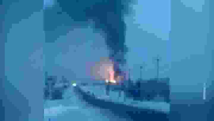 Крупный пожар на цинковом заводе: губернатор оценил необходимость эвакуации