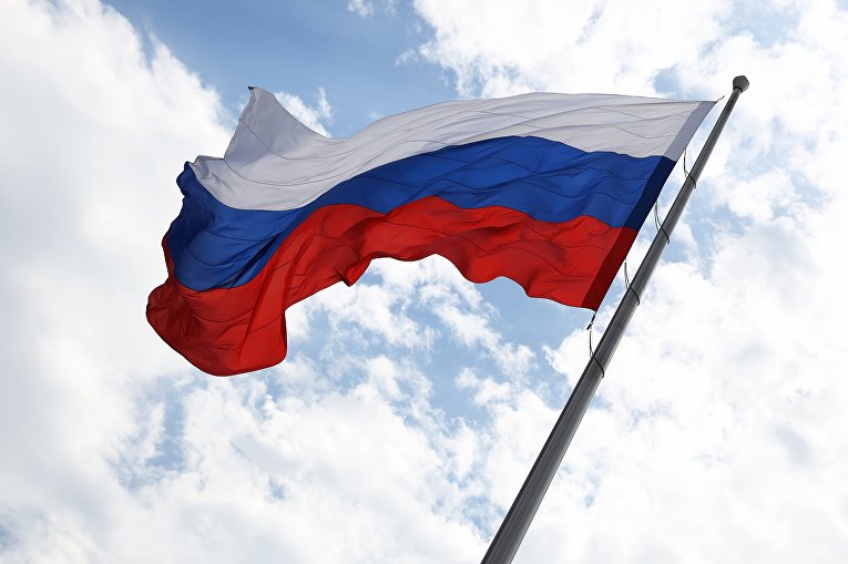 Поддерживающим Россию иностранцам могут упростить получение вида на жительство в РФ 