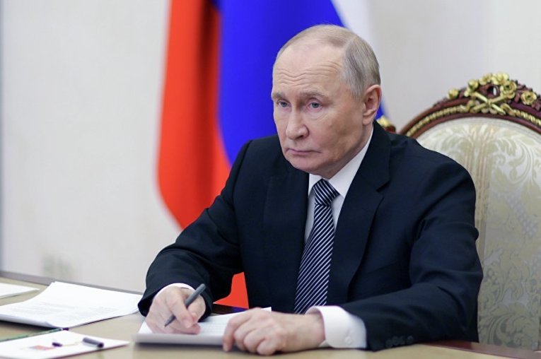 Путин поручил ВС обобщить практику по делам о выплатах на жилье для детей-сирот