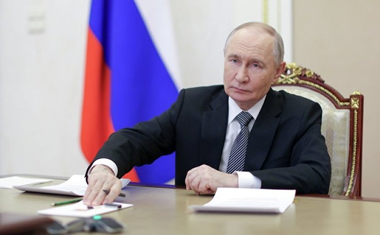Путин поручил назначать единое пособие многодетным семьям при увеличении доходов 